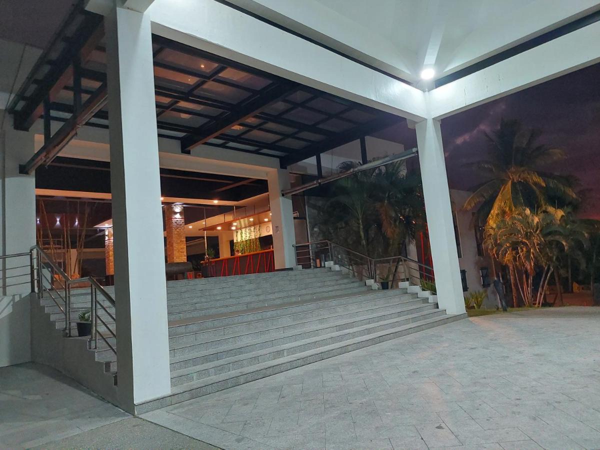 Nasau Resort & Villas Nadi Exterior photo
