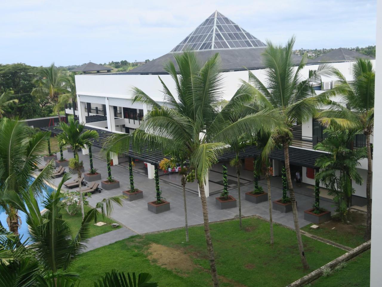 Nasau Resort & Villas Nadi Exterior photo